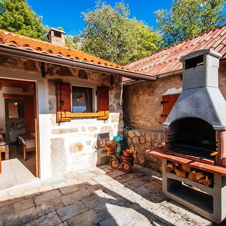 My Dalmatia - Jucinovi Dvori With Private Pool And Sauna Holiday home