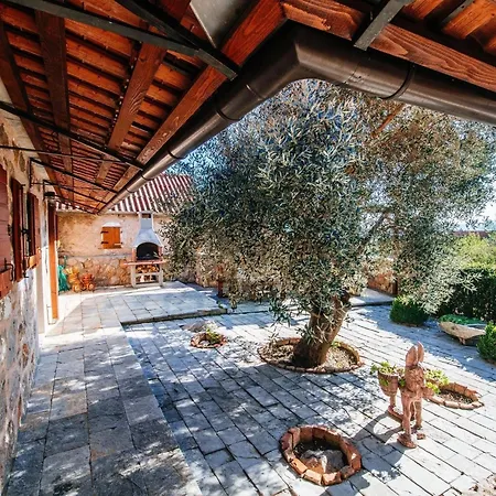 Nyaraló My Dalmatia - Jucinovi Dvori With Private Pool And Sauna